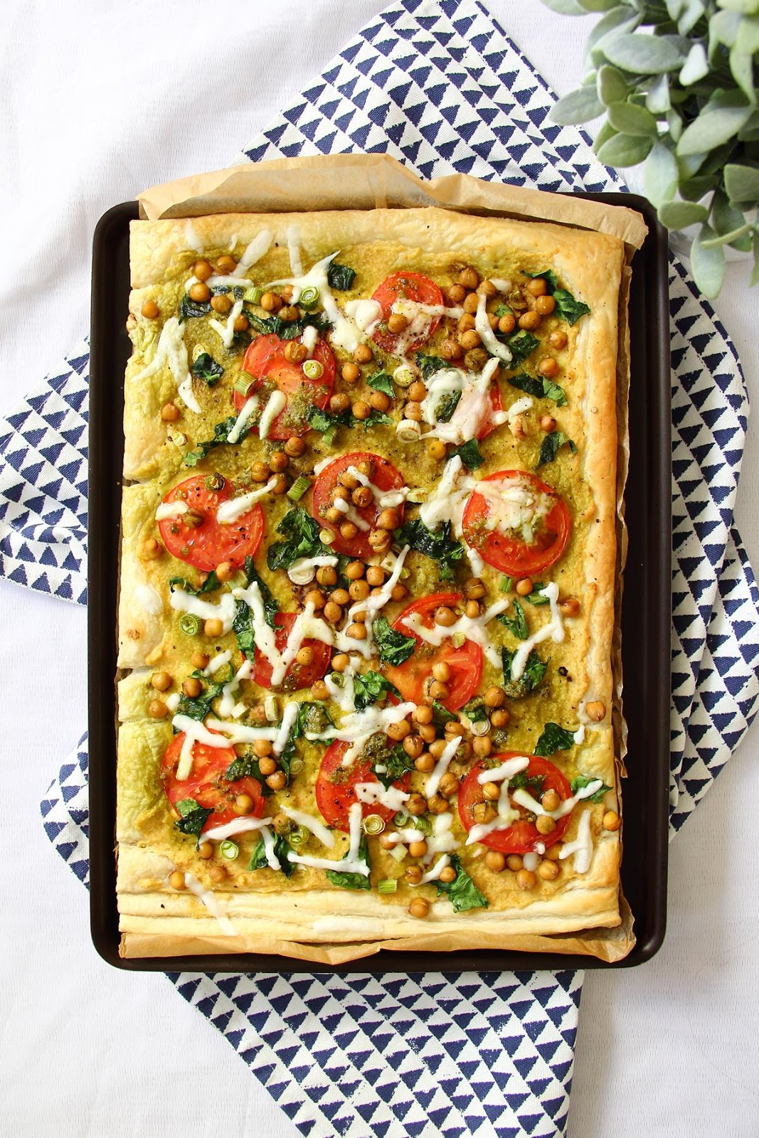 SPINACH & TOMATO HUMMUS TART VEGAN RECIPE