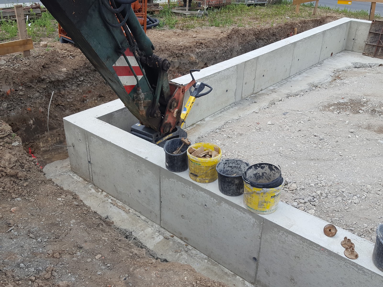 HausbauNickern Blog TAG 4 Frostschürze in Arbeit