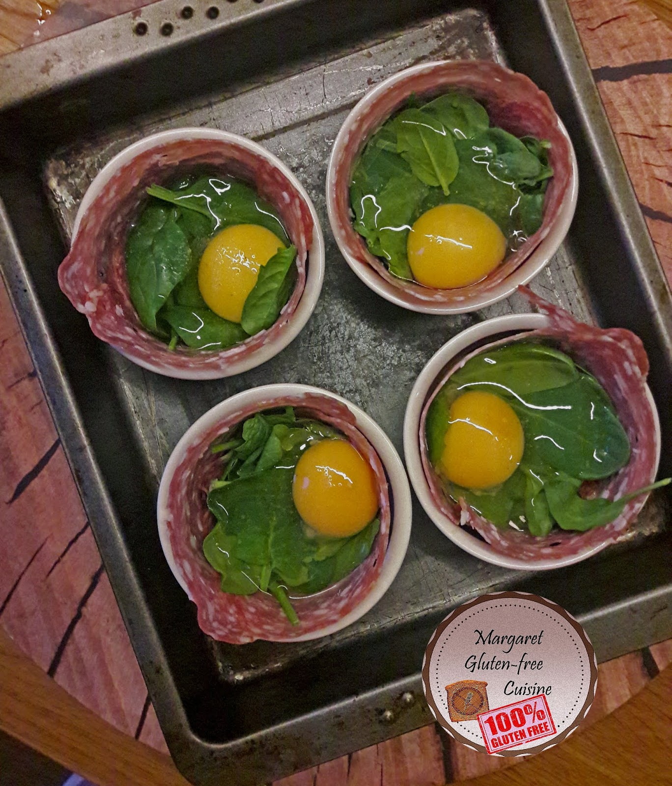 Kuchnia Bezglutenowa Margaret Zapiekane jajka ze szpinakiem i salami