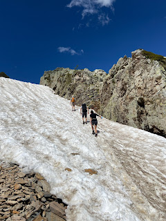 A patch snow on the trial between Lago Nero and Lago di Aviasco.