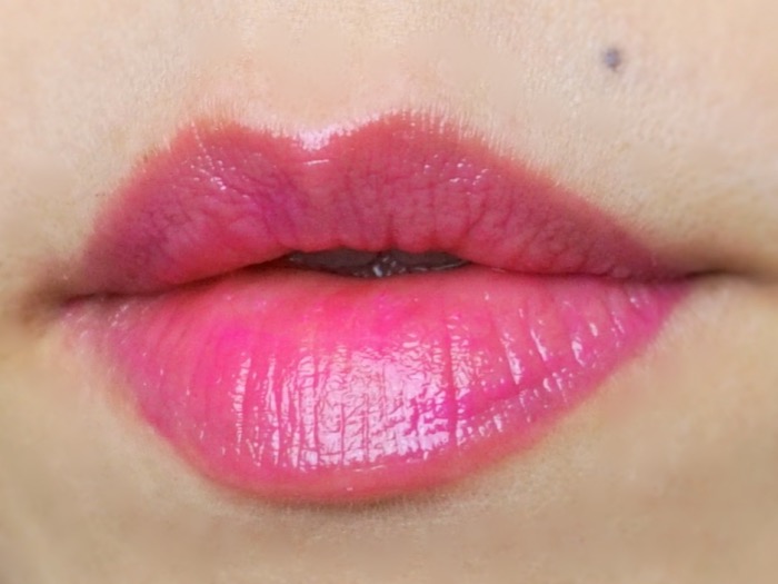 Revlon Glass Shine Lipstick Fuchsia Gleam swatch
