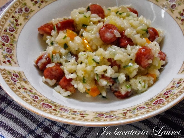 Pilaf cu carnati