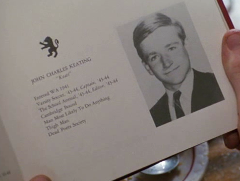 John Keating (Robin Williams) en el anuario de El Club de los Poetas Muertos - Cine de Escritor