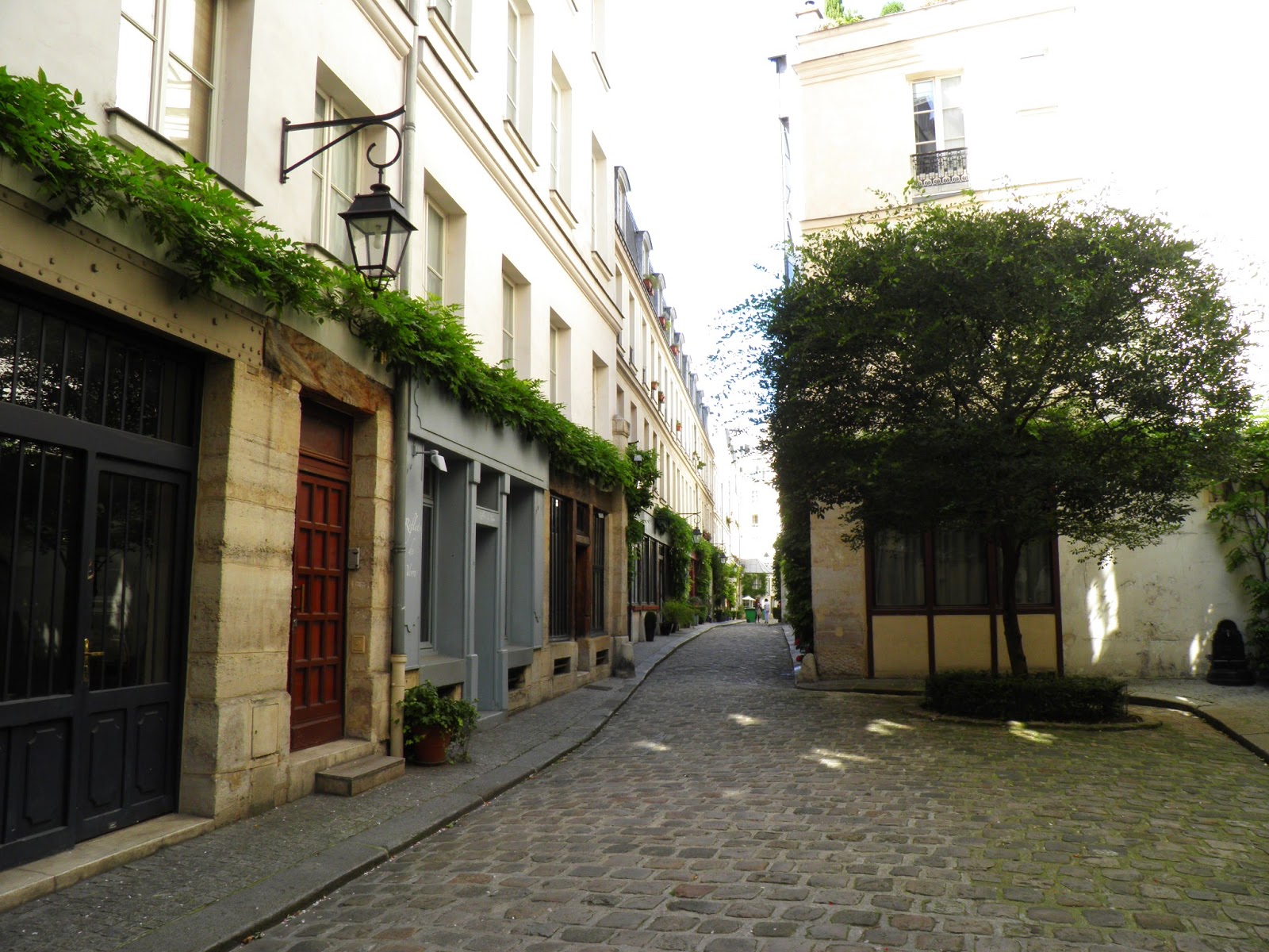 12 Place De La Bastille Cour Damoye 75011 Paris La cour Damoye - Parisian touch