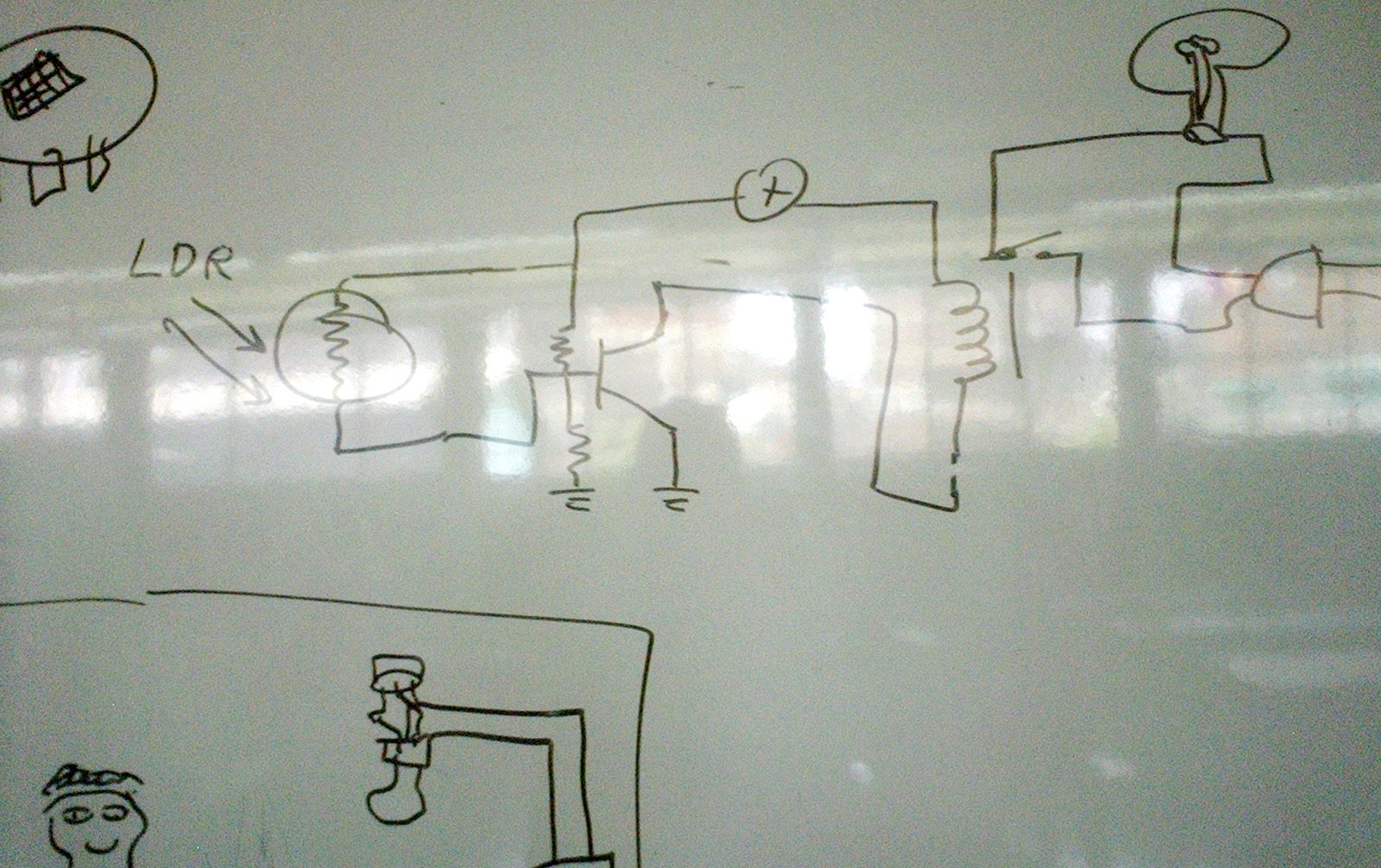 Profr. Alfonso Aguilar S. : Un circuito que solucione un problema