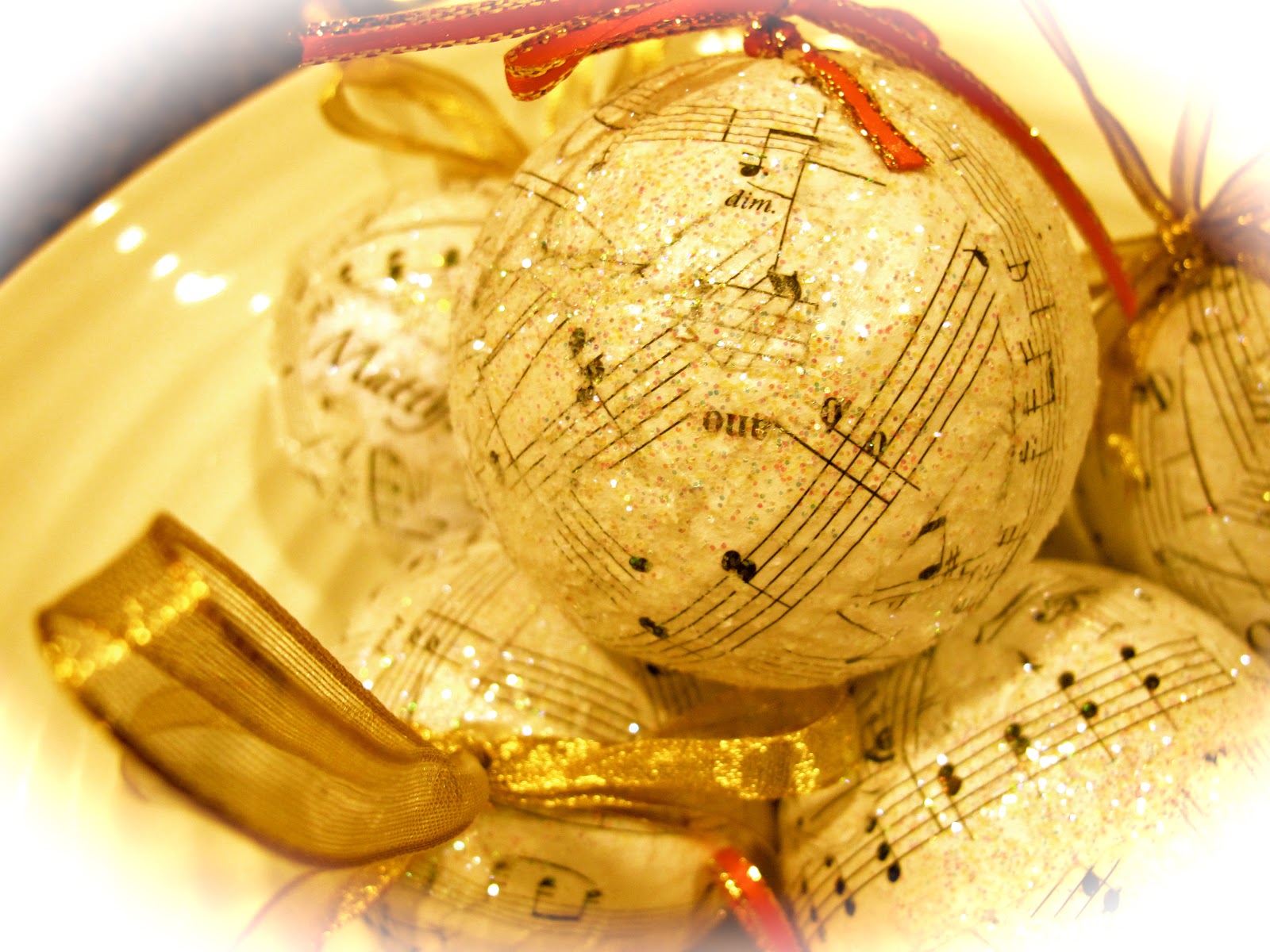 BluKatKraft Decoupage Christmas Ornaments DIY