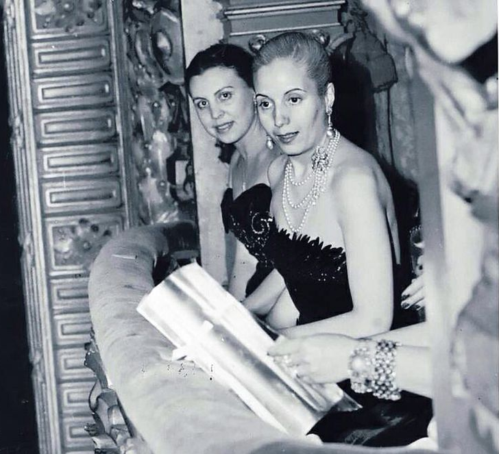 Reporte: El guardarropa de Eva Perón / Cultura del Vestir
