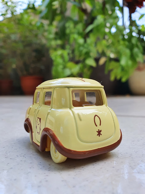 Takara Tomy Tomica Sanrio Collection Pompompurin 1/64 Mini Car