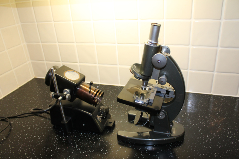 TonyMBenson Using Crossed Polarising Filters on a Conventional Microscope