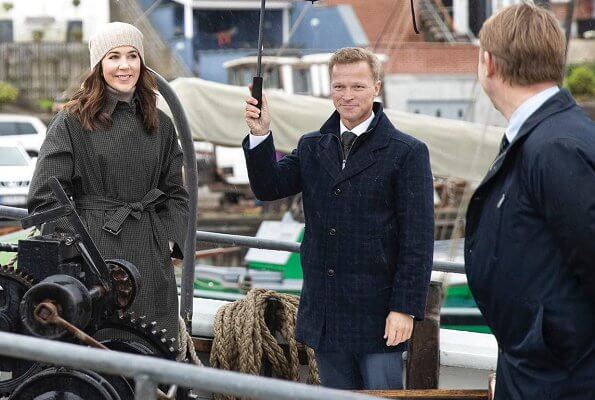 Crown Princess Mary attended the celebrations of the 50th anniversary of the new Little Belt Bridge The bridge connects Jutland and Funen. Topshop vinyl trench coat with contrast stitching in green. khaki checked trench coat