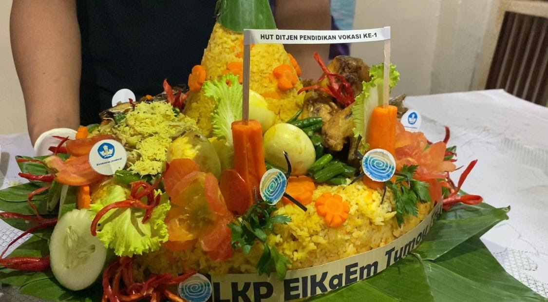 Kreasi Nasi Tumpeng Menyambut 1 Tahun Ditjen Pendidikan Vokasi