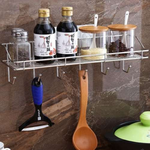 Kệ dán tường đựng vật dụng kèm 6 móc