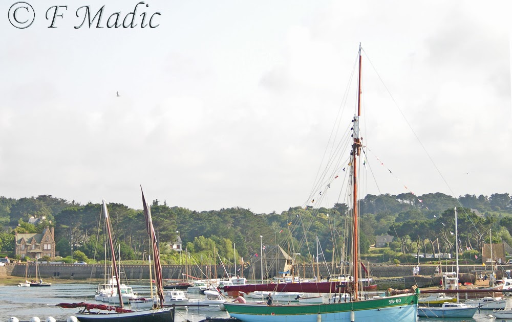 Voilier à un mât (voile aurique ou carrée) SAINTE JEANNE