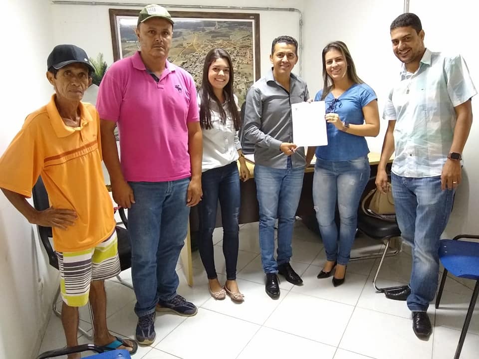 Prefeito Gil Rocha assina ordem de serviço no valor de R$ 241 para pavimentar novas ruas Prefeito Gil Rocha assina ordem de serviço no valor de R$ 241 para pavimentar novas ruas