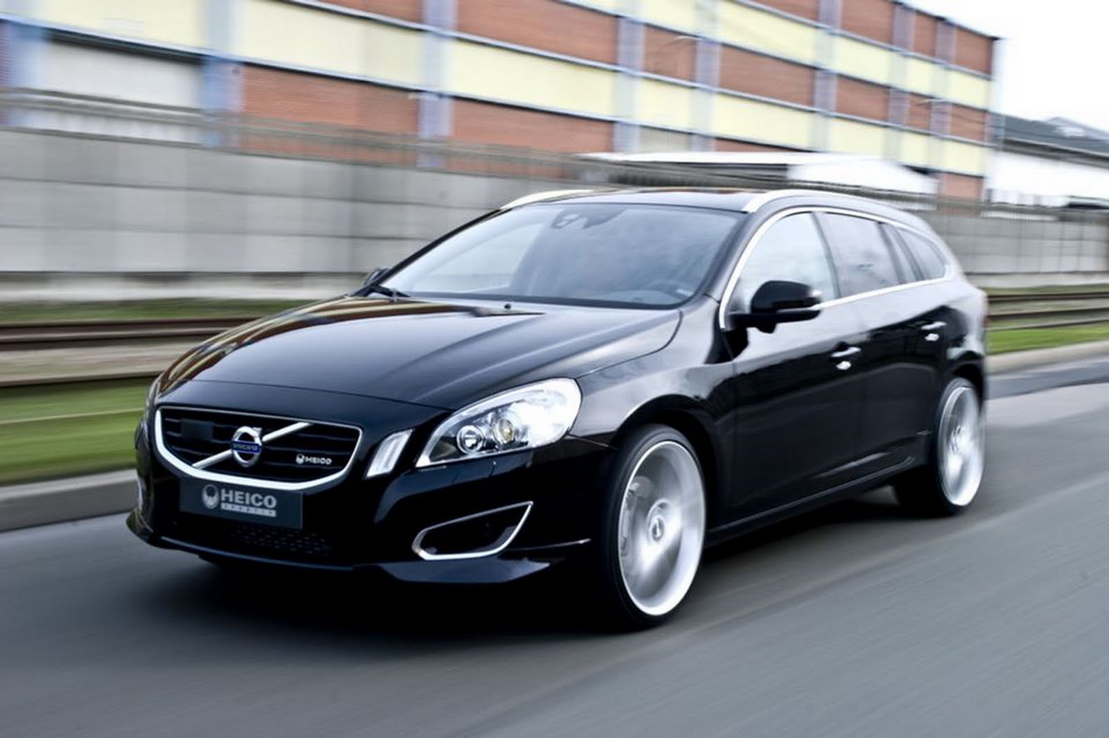 the super cars 2011 Volvo V60 Review, Specifications and