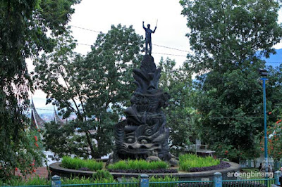 Tugu Pahlawan Tak Dikenal Kota Bukittinggi yang Bersejarah - Berbagai