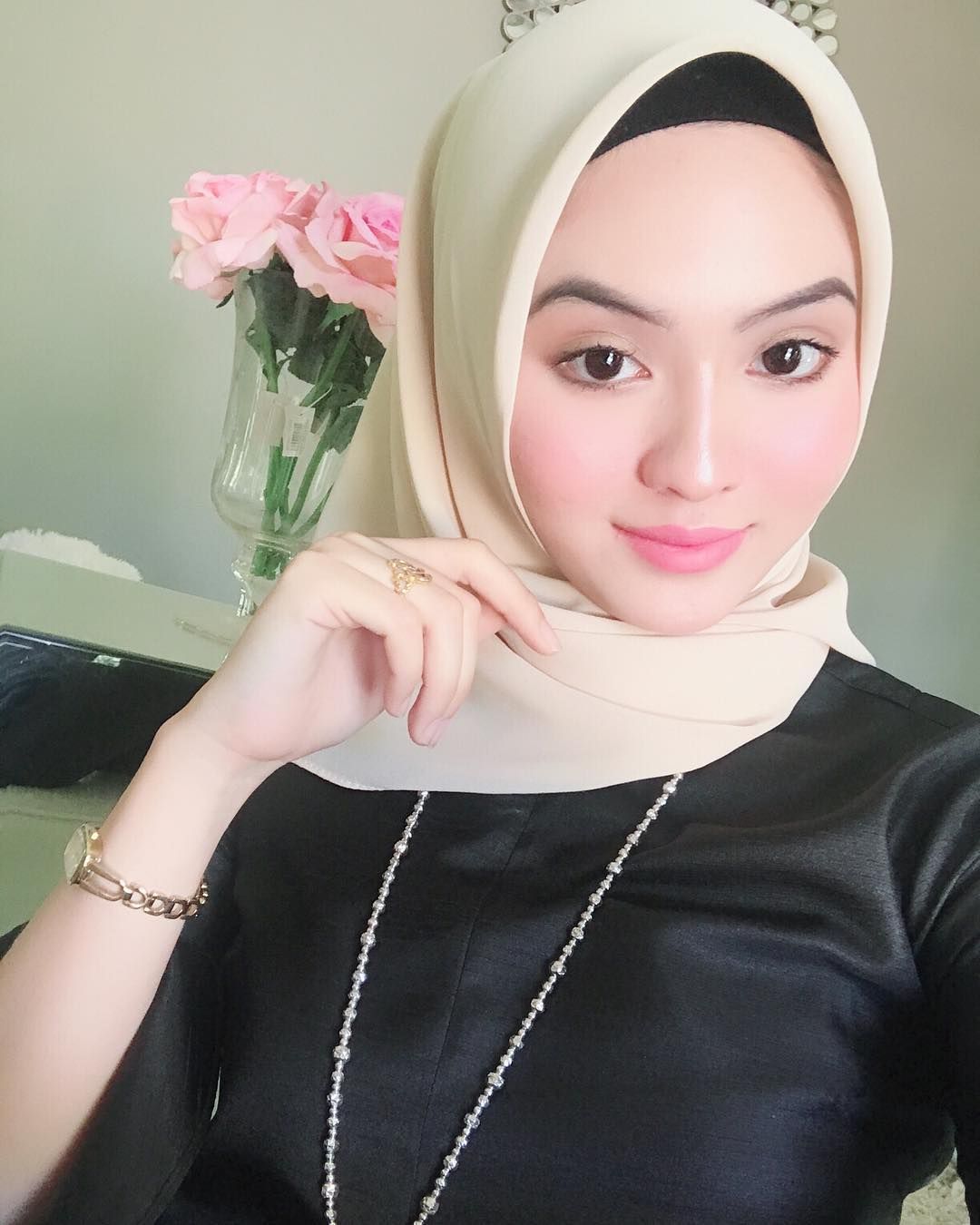 Perempuan Berjilbab Ketat Mempesona Republic Renger Cantik