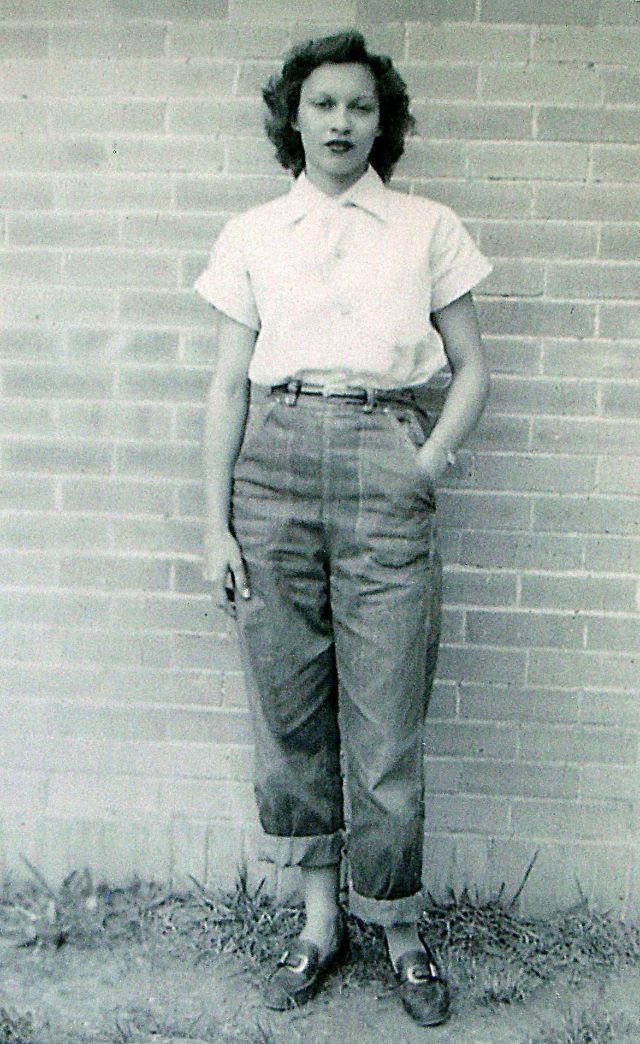 35 Cool Snaps Capture Teenagers Wearing Cuffed Jeans in the 1950s _ US ...