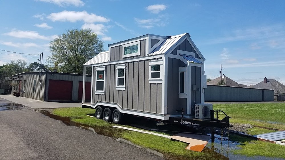 TINY HOUSE TOWN Lake Jackson Tiny House (250 Sq Ft)