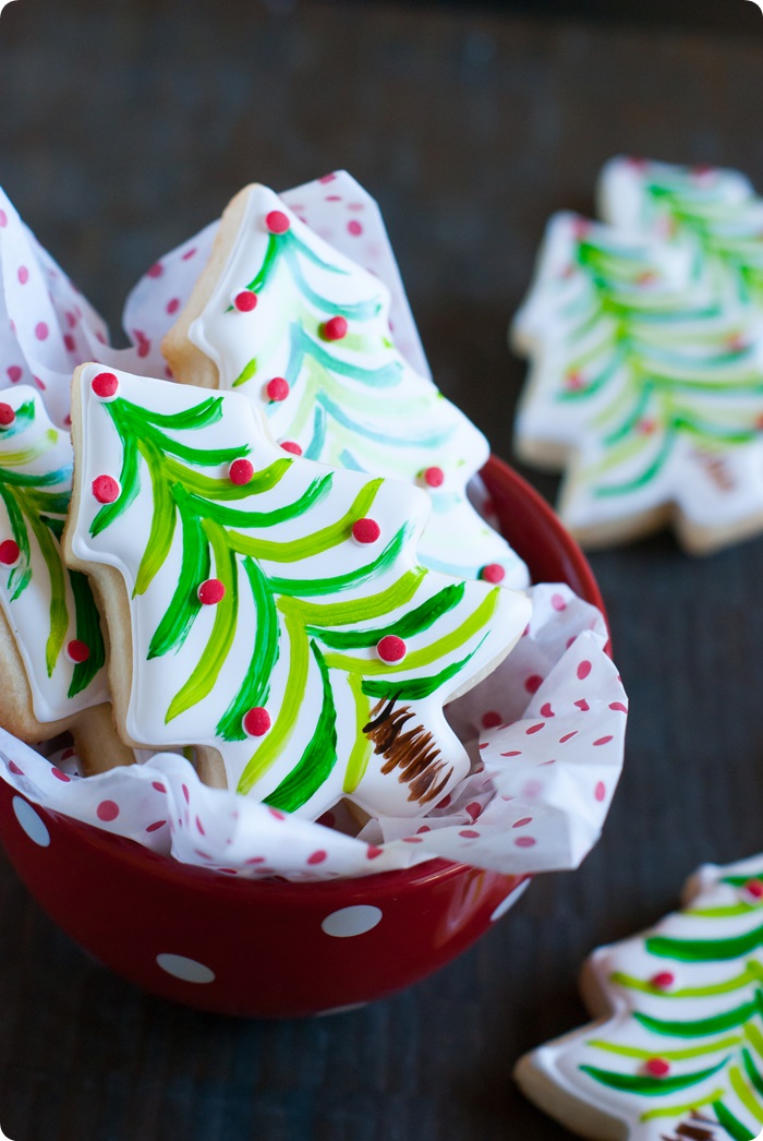 Painted Christmas Tree Cookies...inspired by Sur La Table dishes! Bake at 350°