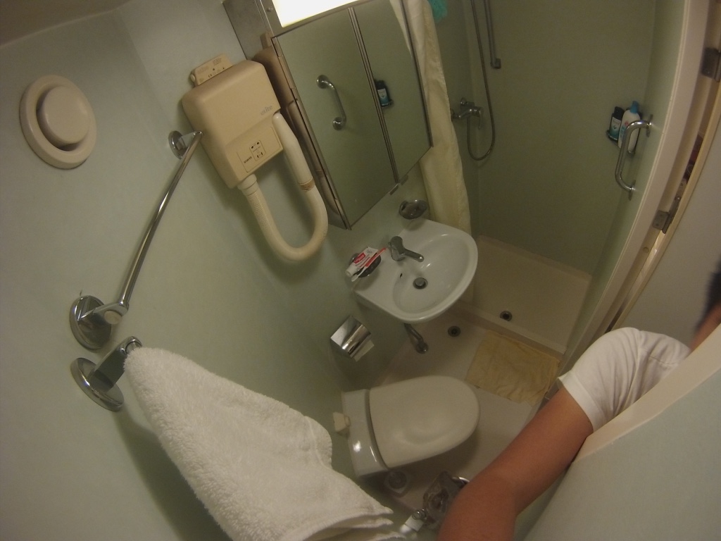 bayenboi blog How small are crew cabins onboard cruise ships?