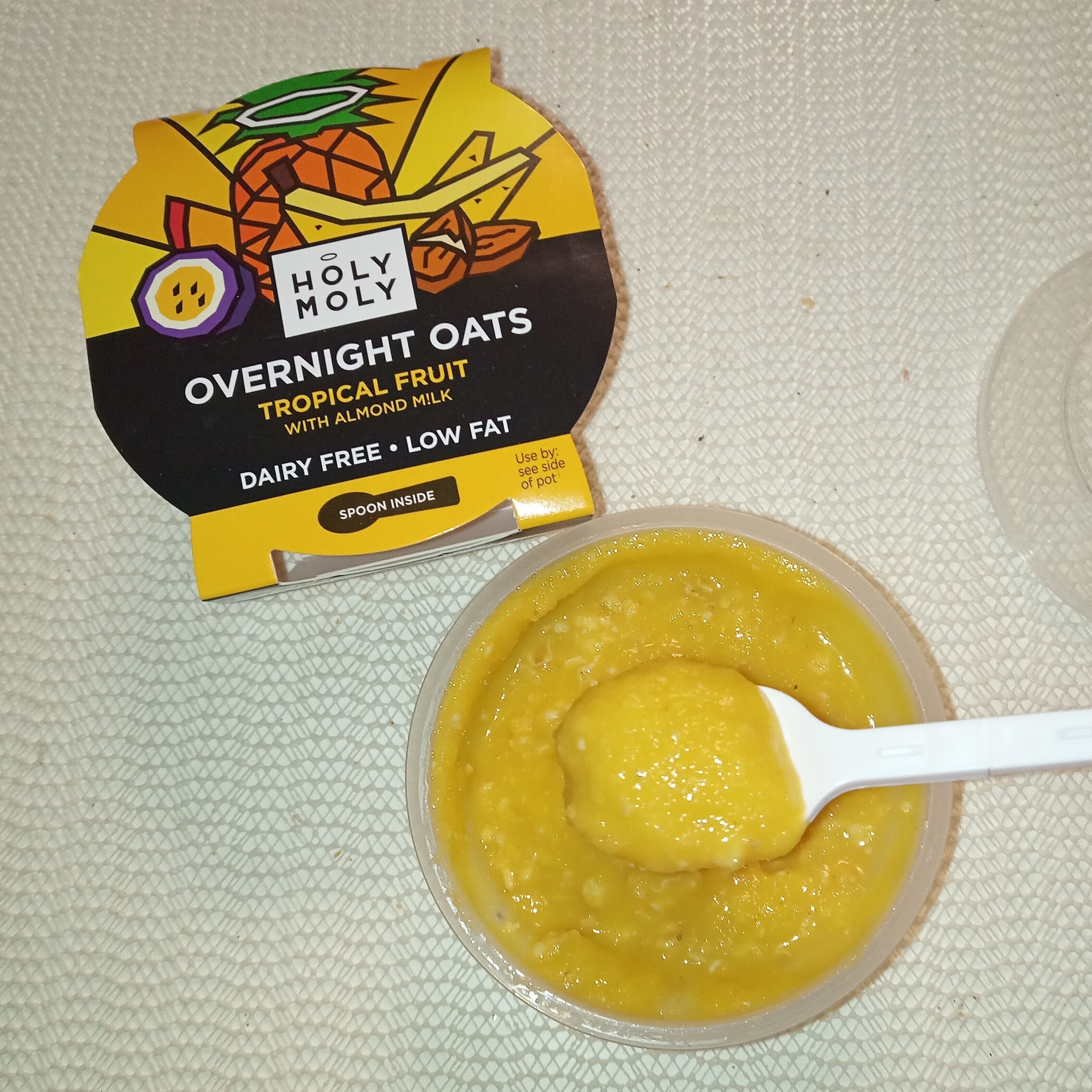 Supersupergirl's Food Reviews [Review] Holy Moly Overnight oats Tropical fruits and smashed