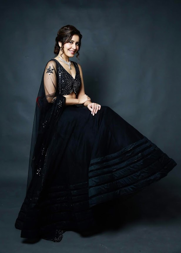 Raashi Khanna in black lehenga