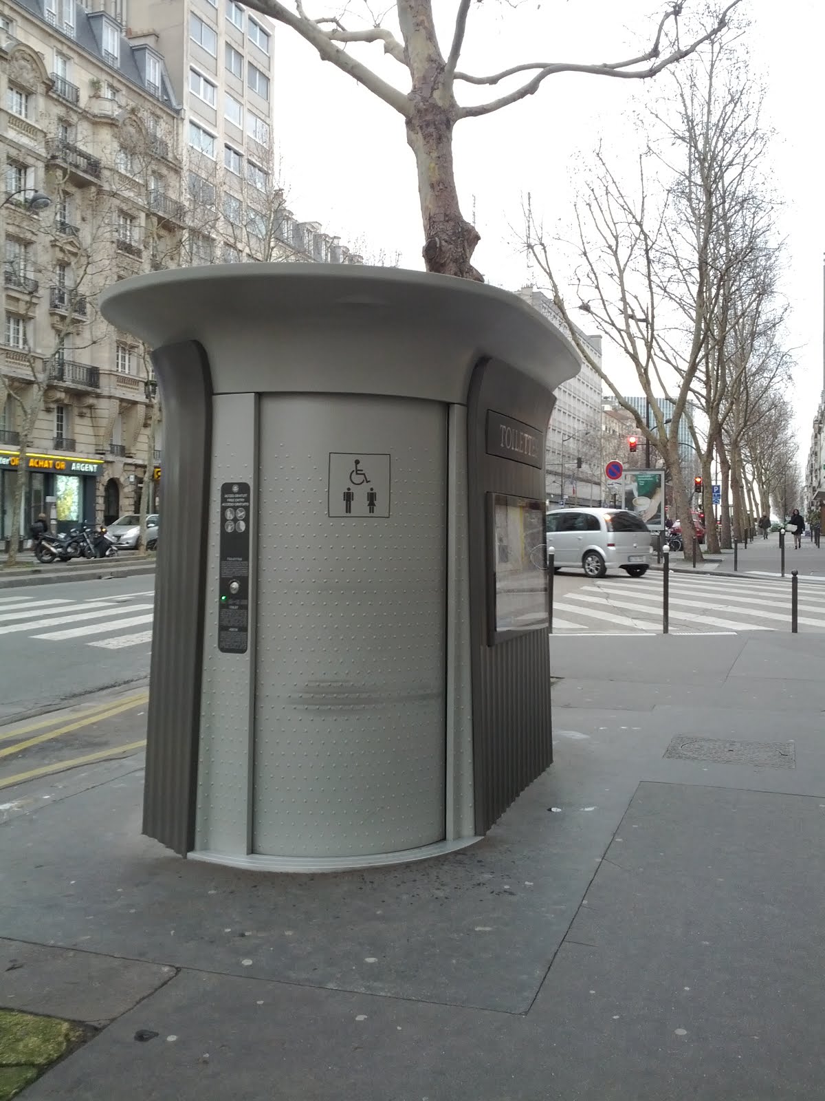パリの公衆トイレ夫婦でフランスワーキングホリデー