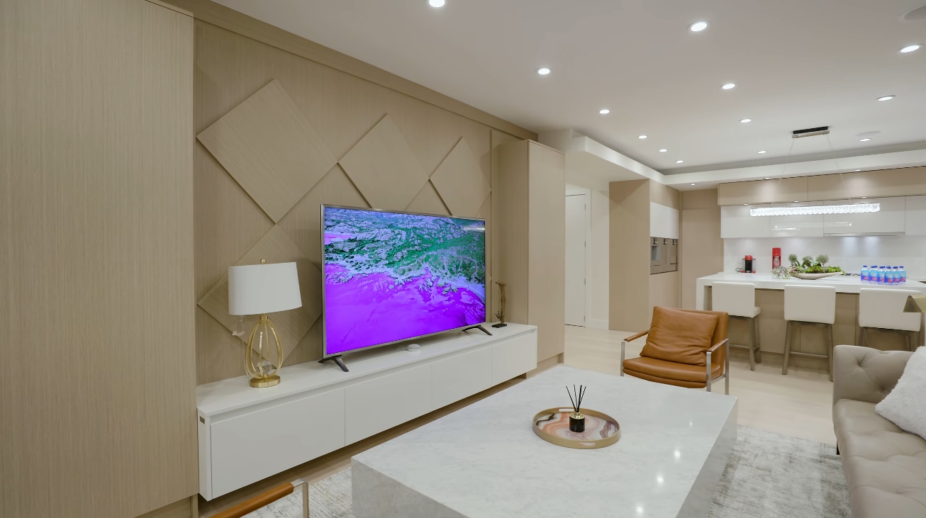 39 Photos vs. Edgemont Blvd, North Vancouver Luxury Home Interior Design Tour