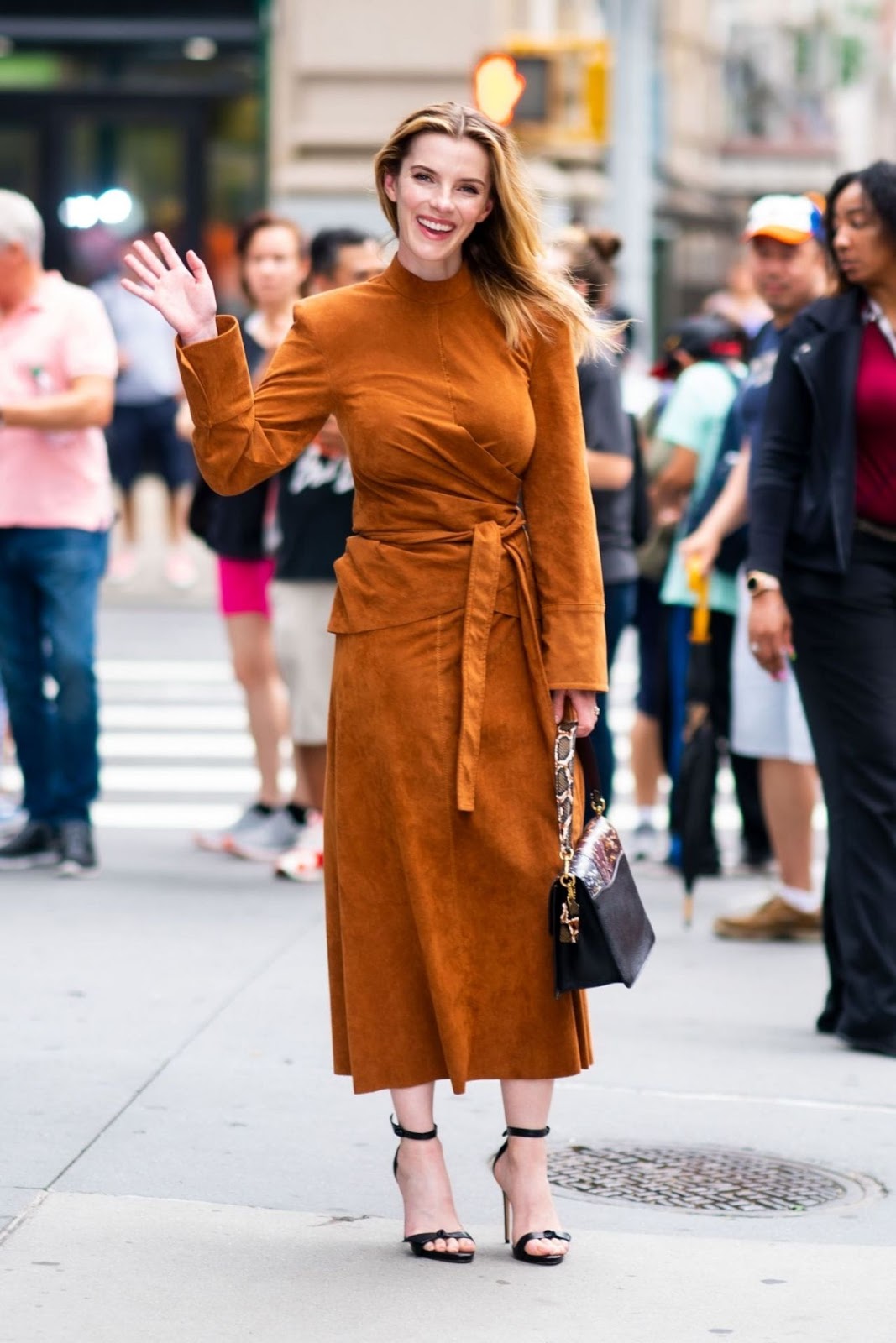 Betty Gilpin – Outside BUILD Studios in NYC 08/13/2019