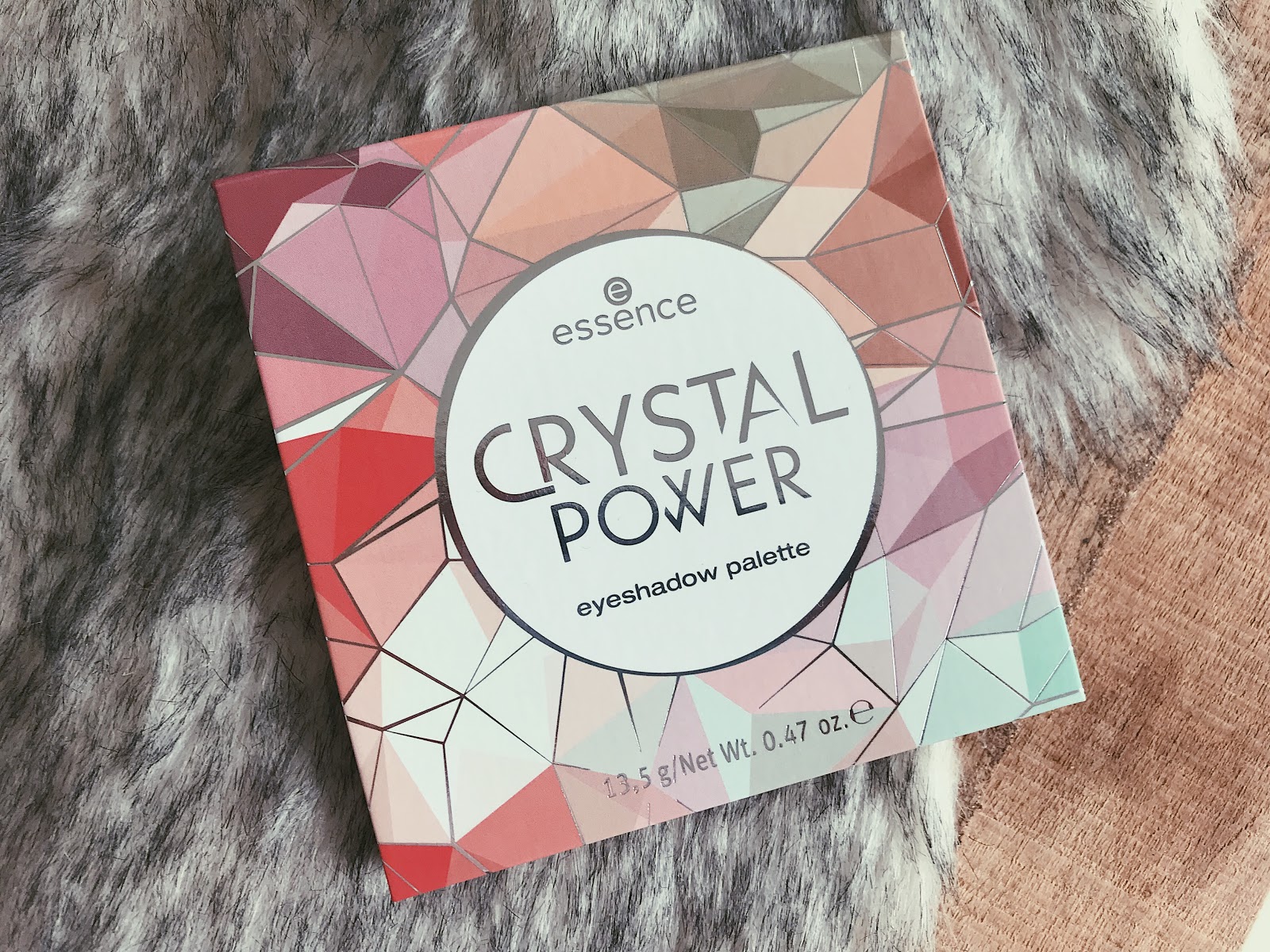 Essence Crystal Power eyeshadow palette herfst/winter Essence Crystal Power eyeshadow palette herfst/winter