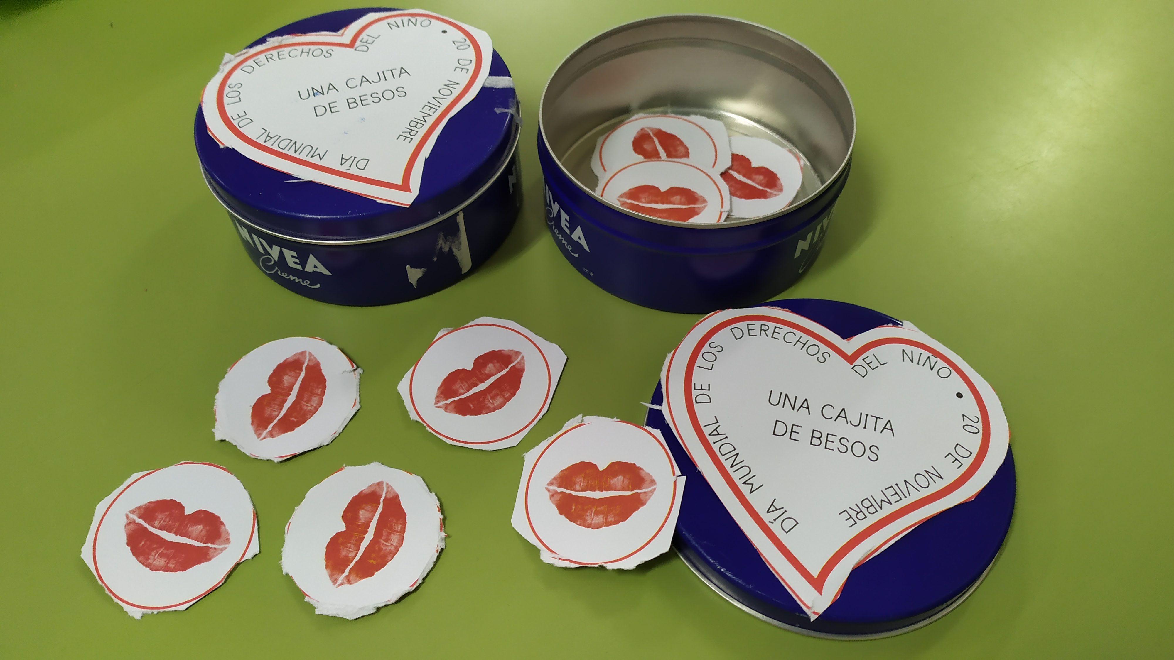 ¡EXPLORANDO JUNTOS! Una cajita de besos.