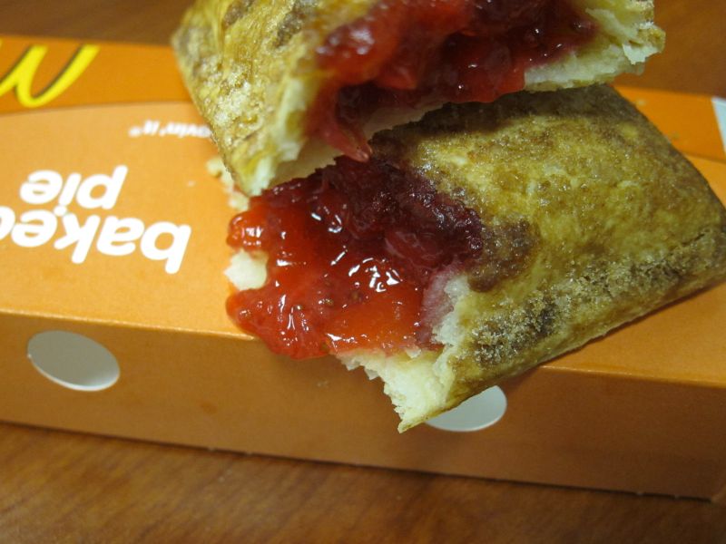 Review McDonald's Baked Strawberry Pie Brand Eating