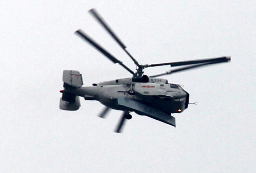Kamov+Ka-31+Helix++Airborne+early+warning+helicopter+radar+picket++Chinese+People%2527s+Liberation+Army+Naval+Air+Force+%2528PLANAF%2529+navy+long-range+detection+airborne+and+naval+threats+E-801E+Oko+%2528eye%2529+surveillance+radar%2527s+antenna%252C++%25286%2529.jpg