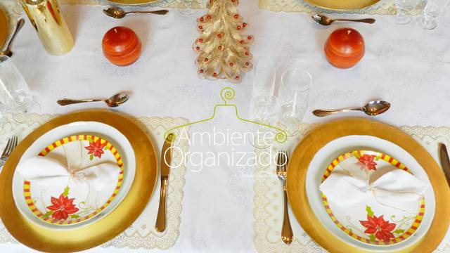 Mesa de Natal dourada