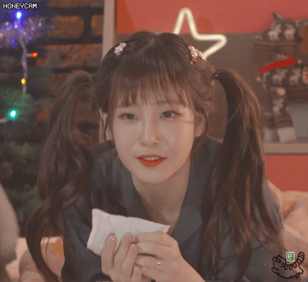 양갈래 째 너무 귀여워!