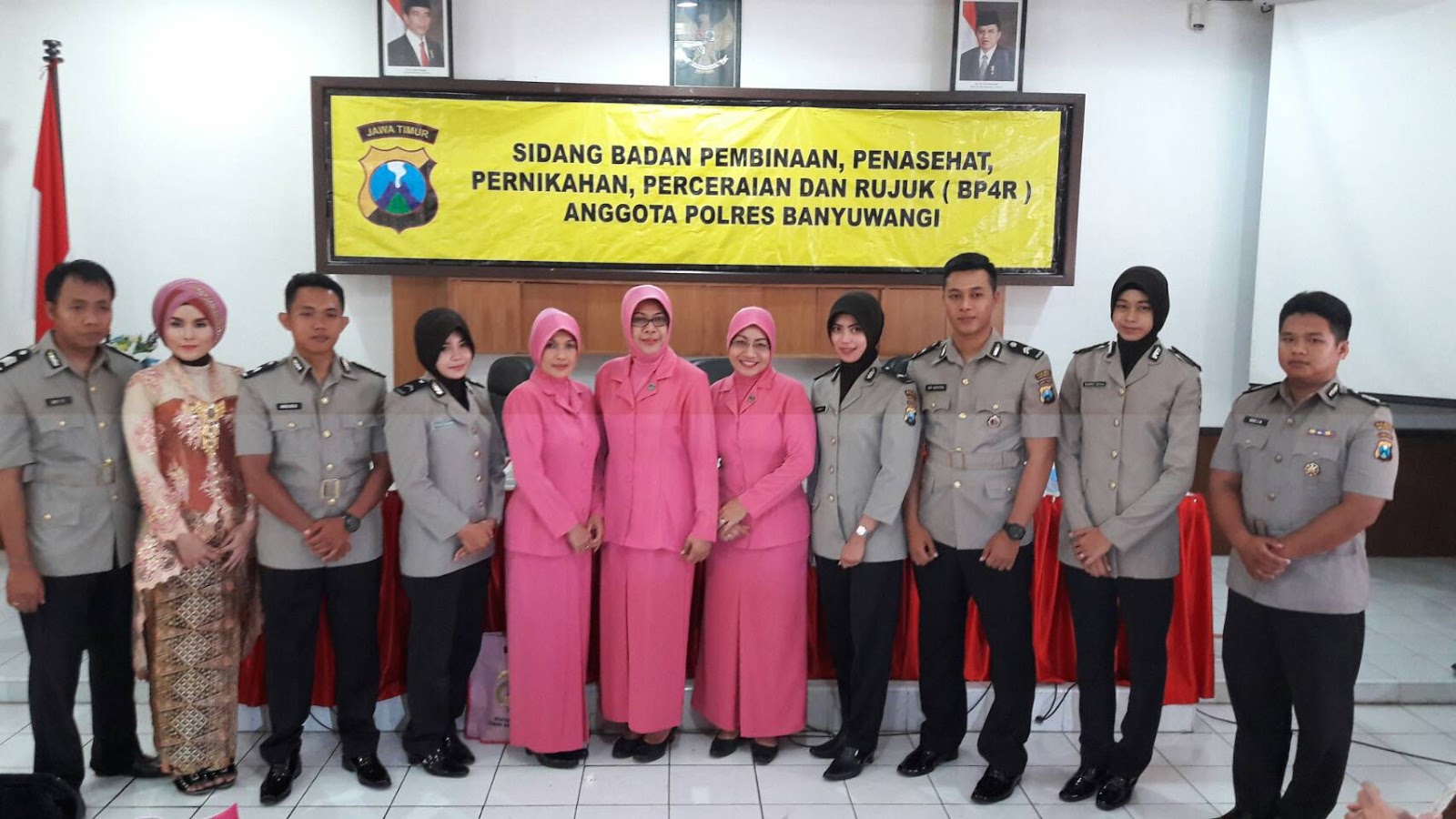 20+ Ide Foto Polisi Background Kuning - Cosy Gallery