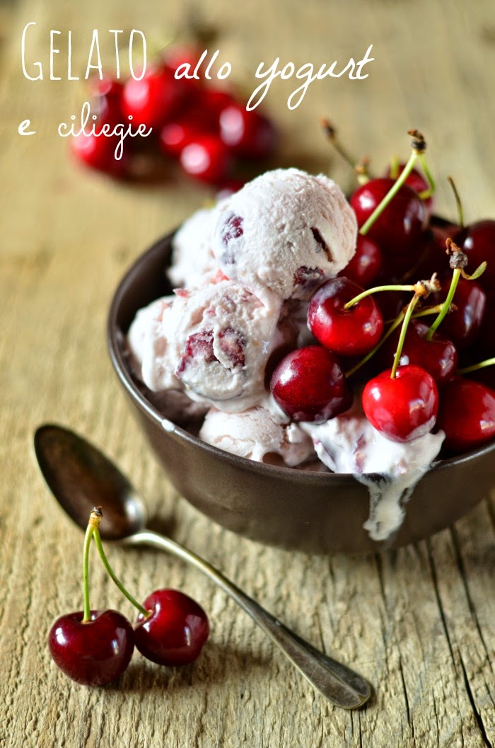 gelato allo yogurt greco e ciliegie