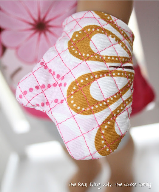 American Girl Doll Pattern to make a skirt and a cute chef set. #Sewing #AmericanGirlDoll #RealCoake American Girl Doll Pattern to make a skirt and a cute chef set. #Sewing #AmericanGirlDoll #RealCoake