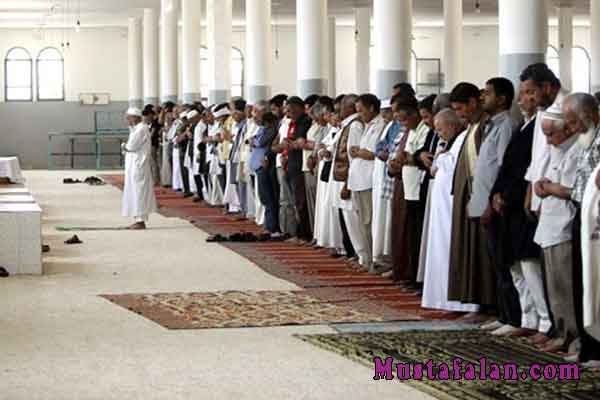 11 Hadits Tentang Sholat Berjamaah di Masjid - Mustafalan