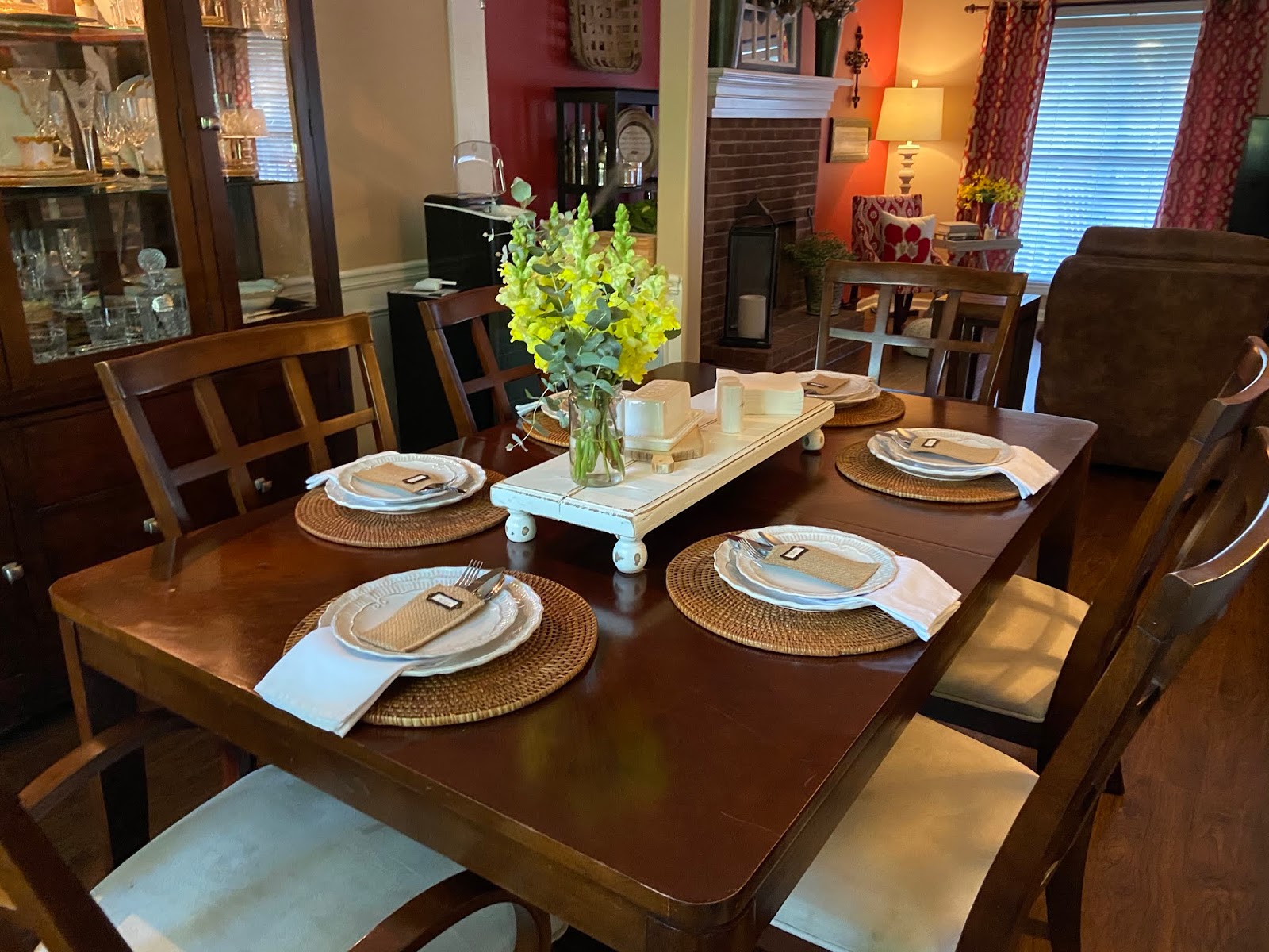 Simple Dining Room Table Decor - My Glittery Heart