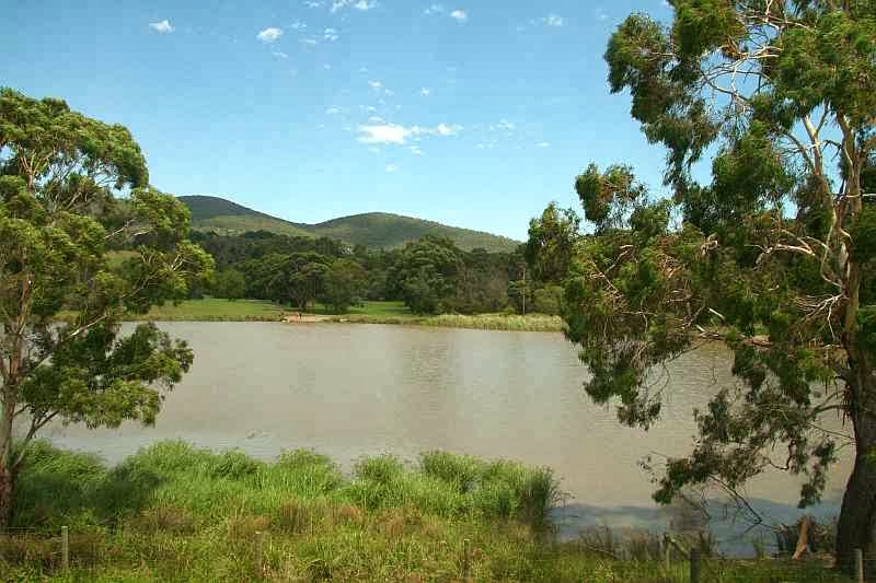 TRACKS, TRAILS AND COASTS NEAR MELBOURNE Boronia Liverpool Rd