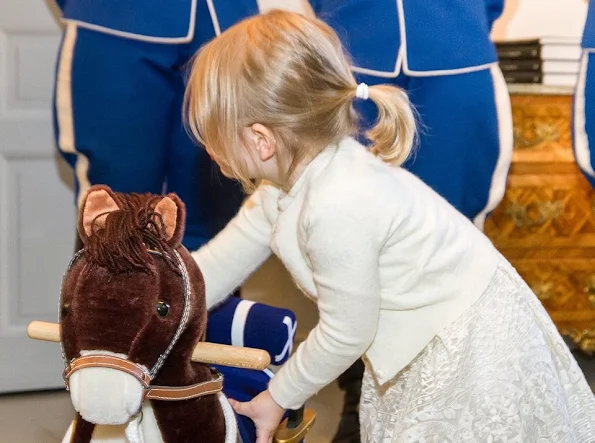 In the name day of Crown Princess Victoria's March 12, The Royal Guards received a gift for Princess Estelle