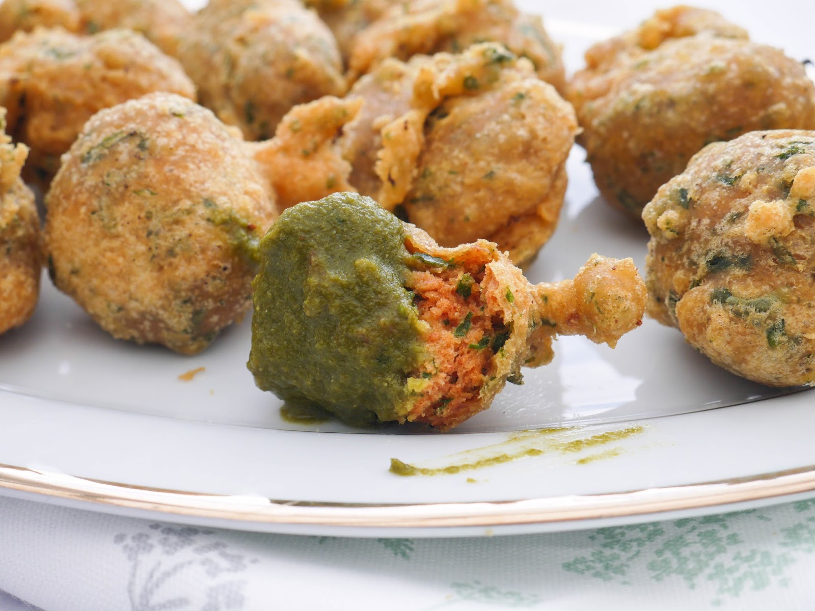 This Muslim Girl Bakes Fresh Methi Pakoras with Green Chutney.
