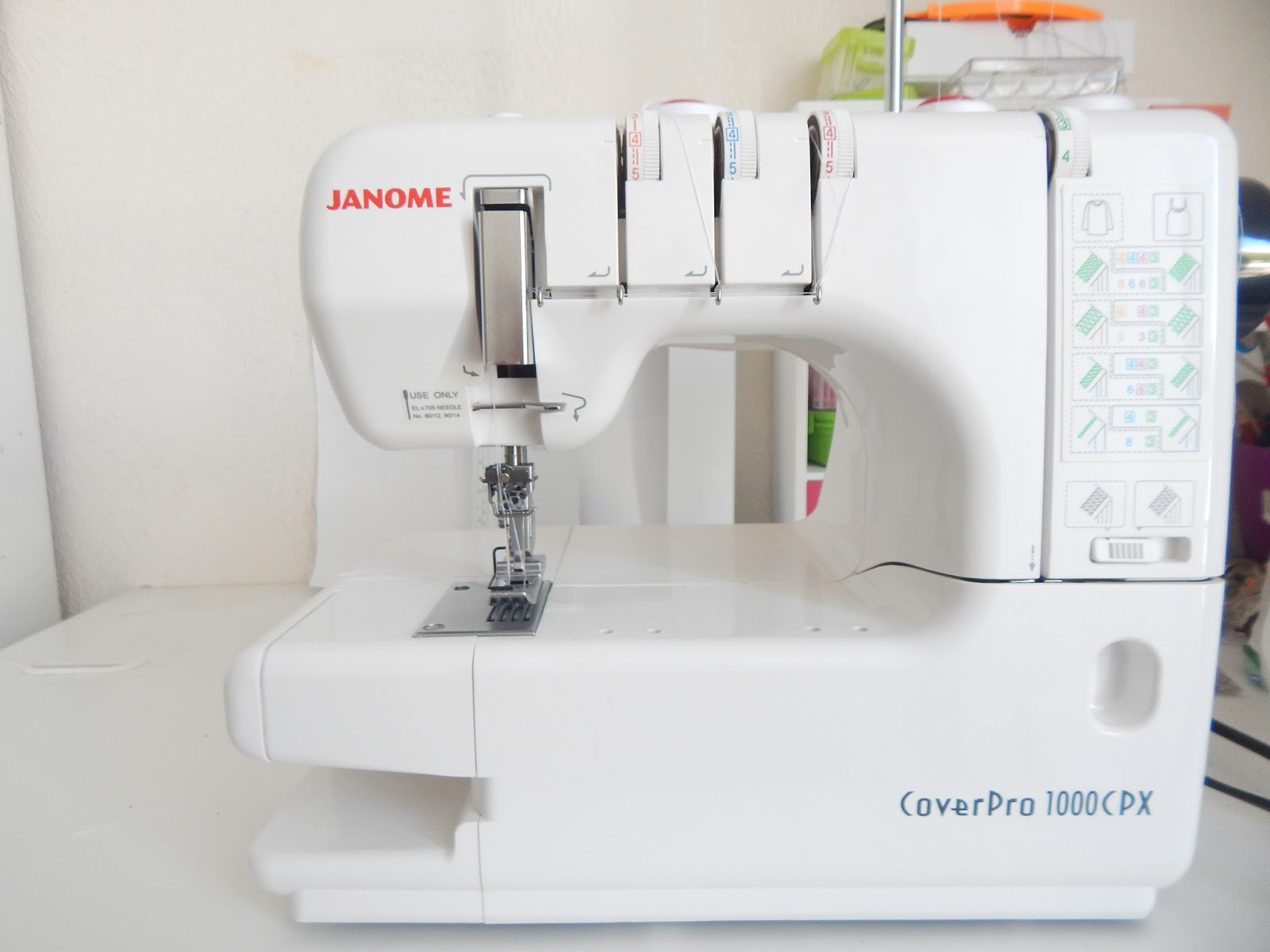 Le vide atelier de mes ptits titis Surjeteuse Baby lock imagine et