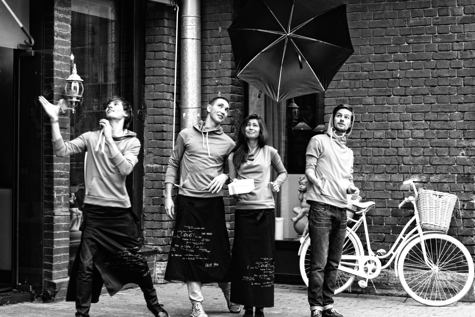 Гвен стефани одежда марка. Костюм спортивный мужской. Supreme коллекция 2017 года zip bones. Одежда b s. Pelican dft6702/1 футболка женская.