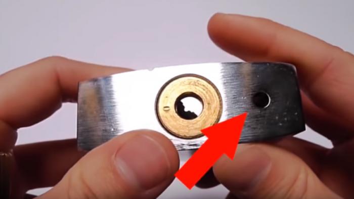 Kaskus/ lubang kecil pada gembok