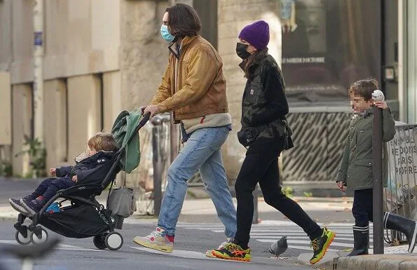 Charlotte Casiraghi wore a prentis vest from Carhartt WIP, and Gel FujiTrabuco neon shoe from Asics