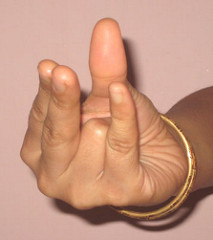 изогнутый мизинец хиромантия. гьян мудра. мудра окно мудрости техника выполнения. в три погибели фразеологизм. мудра окно мудрости и сурья мудра.