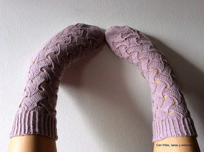 Con hilos, lanas y botones: Calcetines Ondiñas (patrón Lola Dacosta)